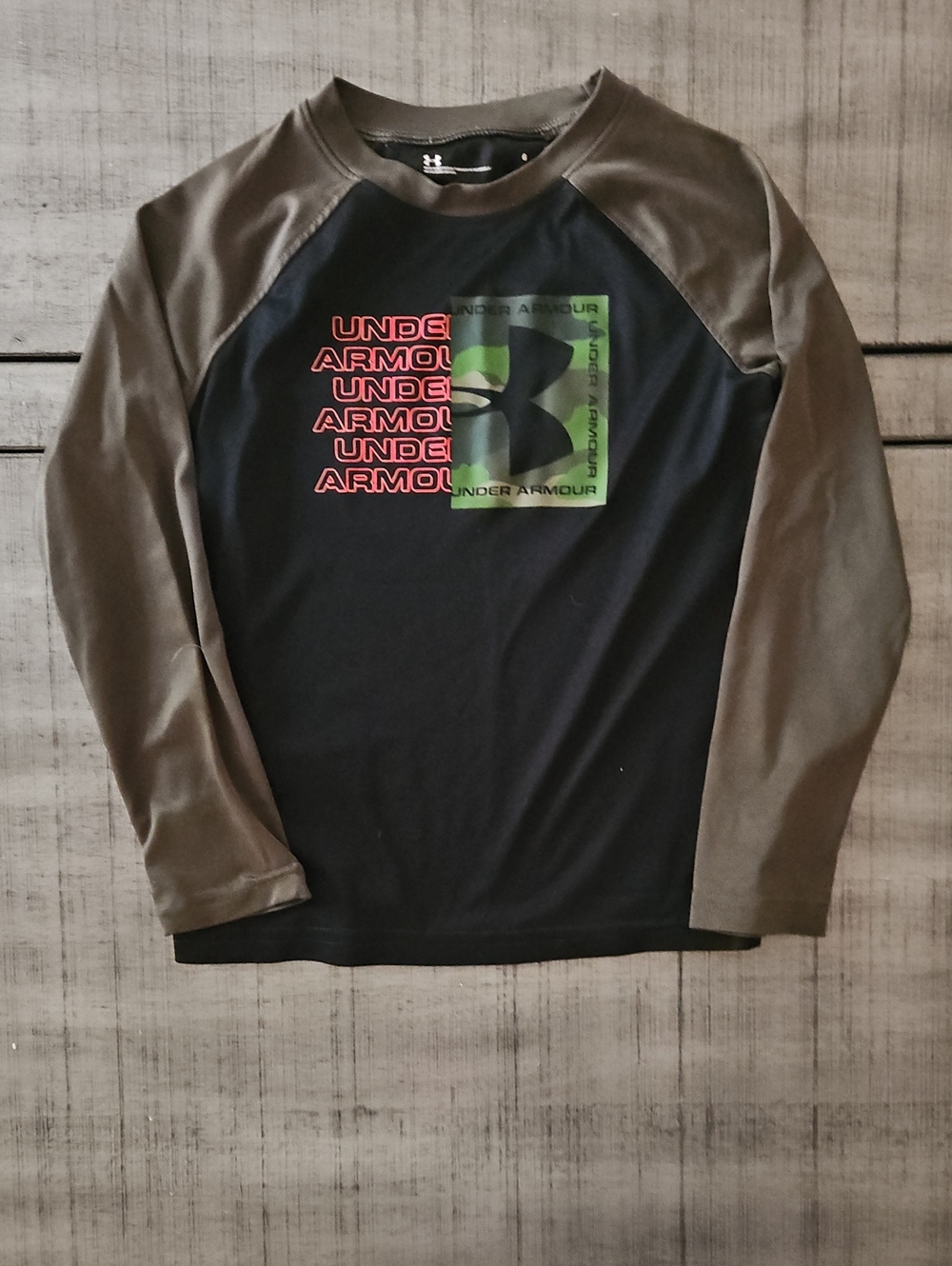Under Armour Black & Olive Long-Sleeve Performance Tee with Graphic